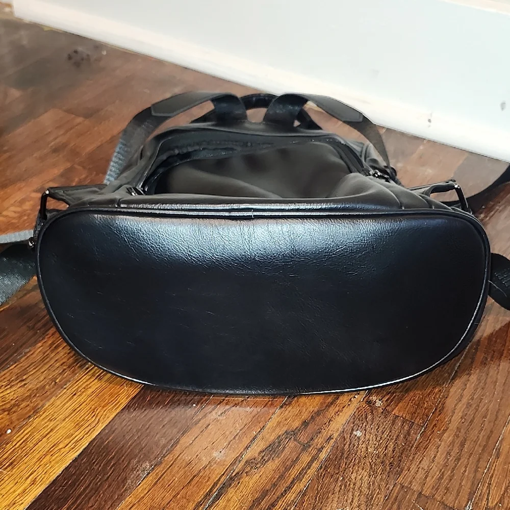 Cheruty Anti Theft Vegan Leather Minimalist Sleek Black Leather Backpack Neutral